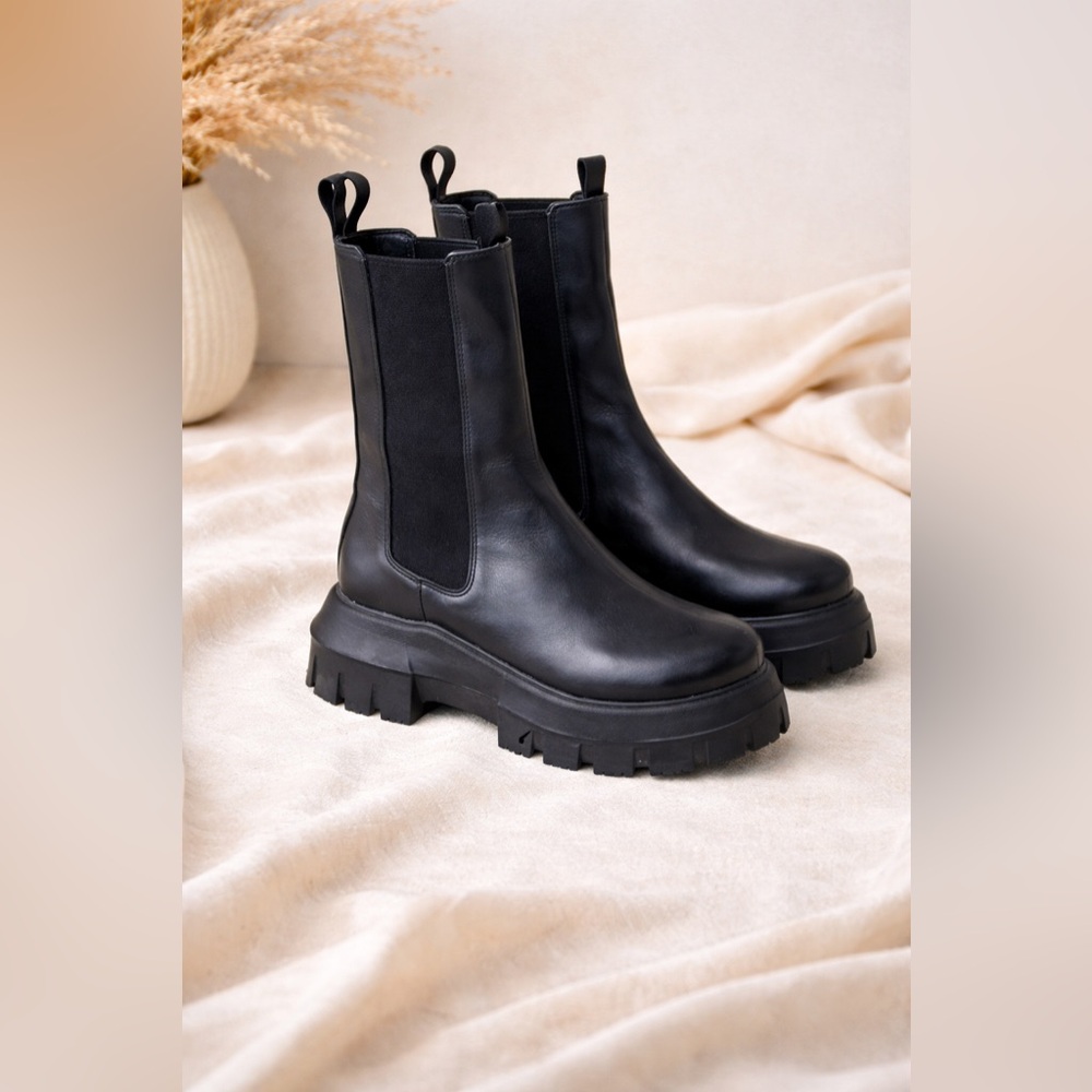 ASOS Design Chunky Black Chelsea Boots | Platform Lug Sole | Size 39 (US 8) - Picture 2 of 8